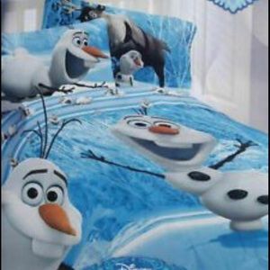 Olaf and Sven (From Frozen) bedding set.